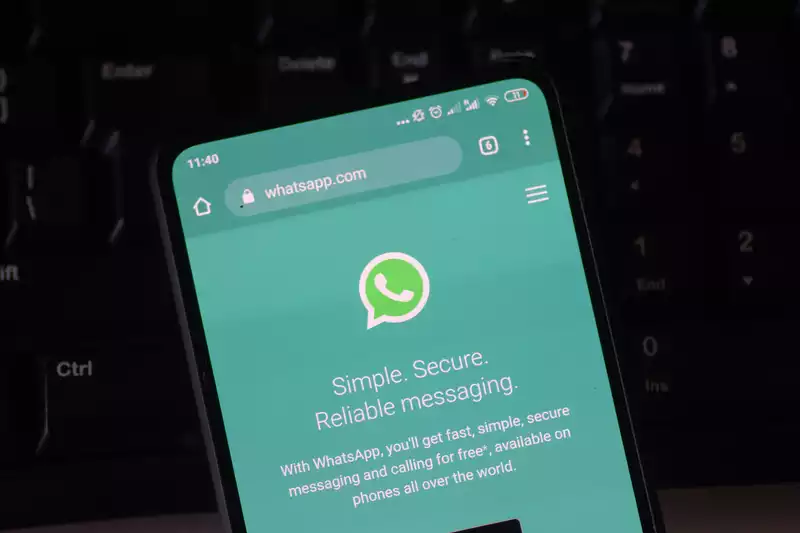 WhatsApp is trying to get killer new features for group chat