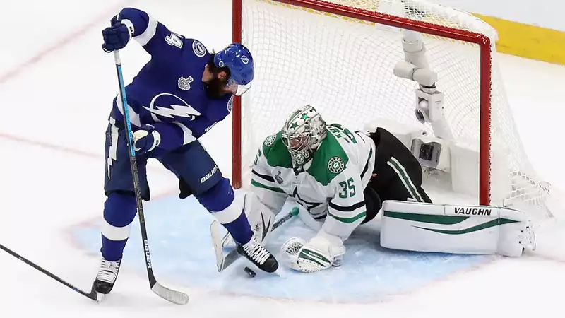 Stanley Cup Live Stream: How to Watch Lightning vs Star Game 3