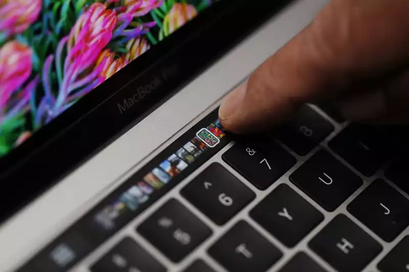 Apple Sued the MacBook Pro "Flexgate" - What you Need to Know