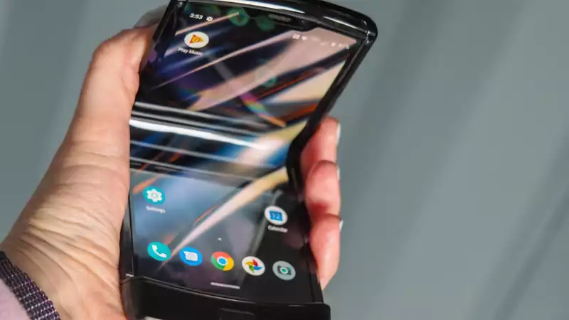 Razr fails hinge test 45 times faster than Galaxy Fold (Update: Motorola responds)