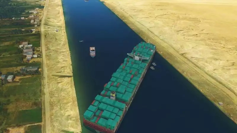 With Microsoft Flight Simulator you can fly by the blockage of the Suez Canal, but ou'll need a mod